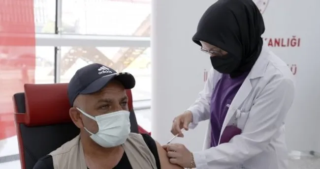 Ankara Yüksek Hızlı Tren Garı'nda Covid-19 aşısı yapılmaya başlandı