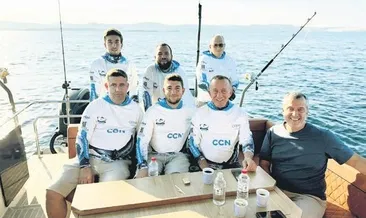 Ali Ağaoğlu arkadaşlarıyla balık avına çıktı
