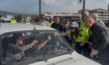 Menemen polisi ceza yerine çilek dağıttı #izmir