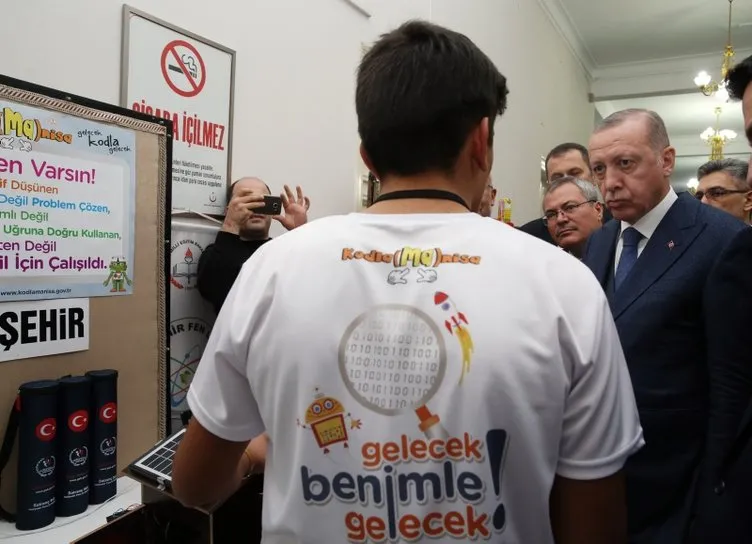 Başkan Erdoğan öğrencilerin projelerini inceledi