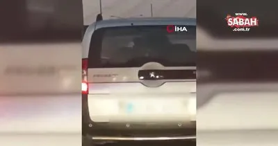 Görenler şaşkına döndü... Seyir halindeki sürücünün saçını kesen kadın kamerada | Video