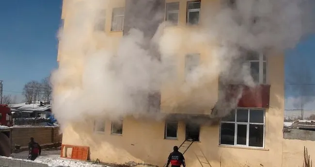 Üniversite öğrencilerinin evinde yangın
