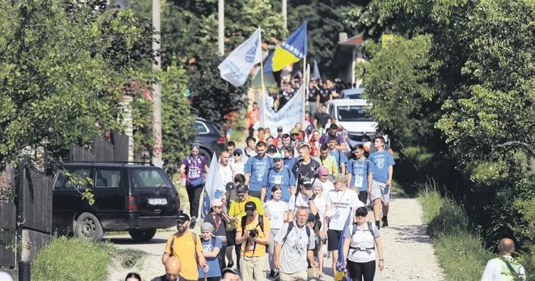 Bosna’da ölüm yolunda ‘Barış Yürüyüşü’ başladı