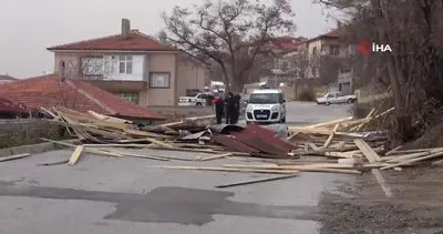 Yozgat’ta fırtına çatıları uçurdu | Video