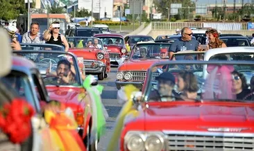 Adana’da sanatçılar halkı selamladı