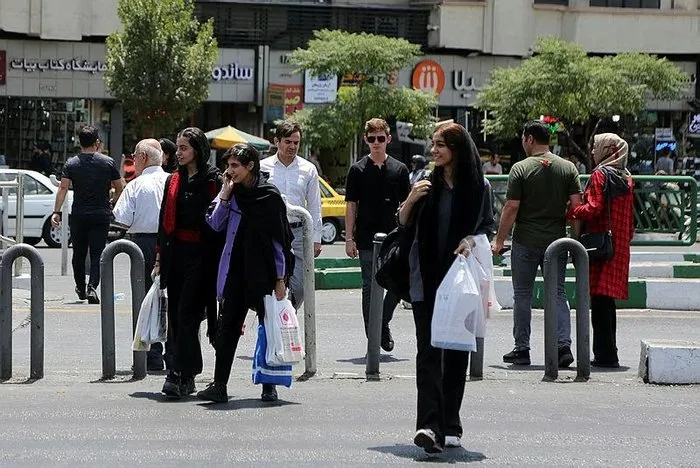 İran’da ahlak polisine sınırlama