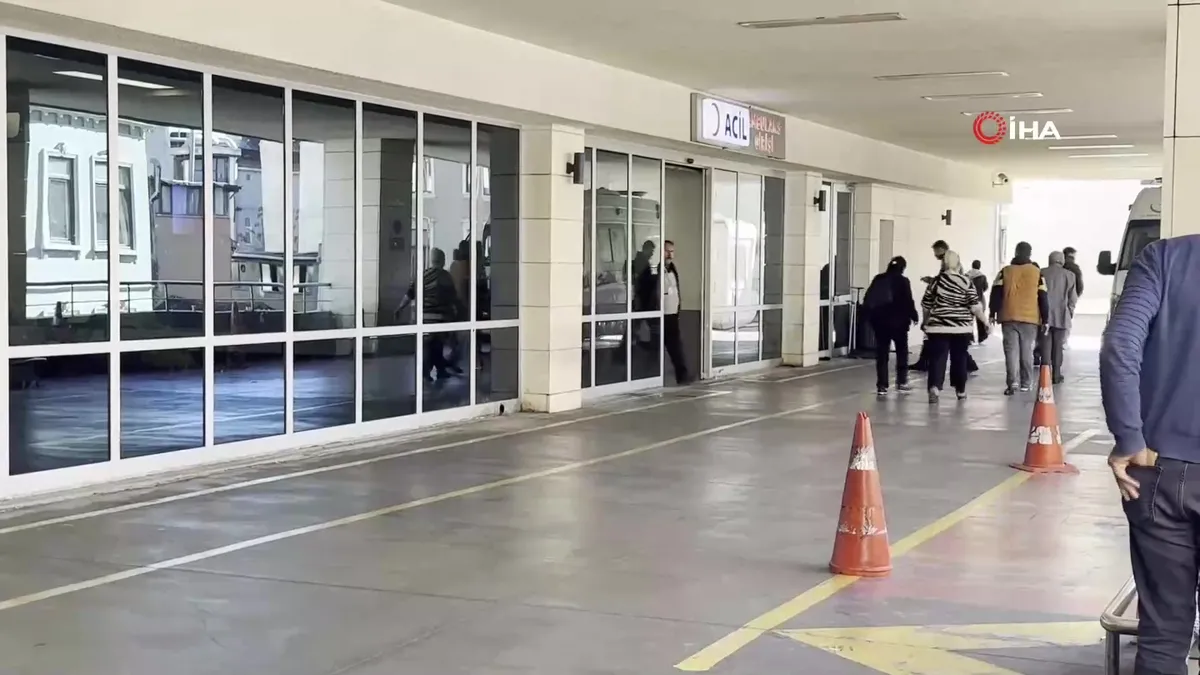 Böcek ailesinin kaldığı Fatih’teki otelde 2 turist hastaneye kaldırıldı videosunu izle Böcek ailesinin kaldığı Fatih’teki otelde 2 turist hastaneye kaldırıldı videosunu izle