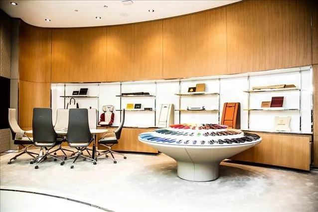 Dünyanın en büyük Bentley Showroom’u açıldı