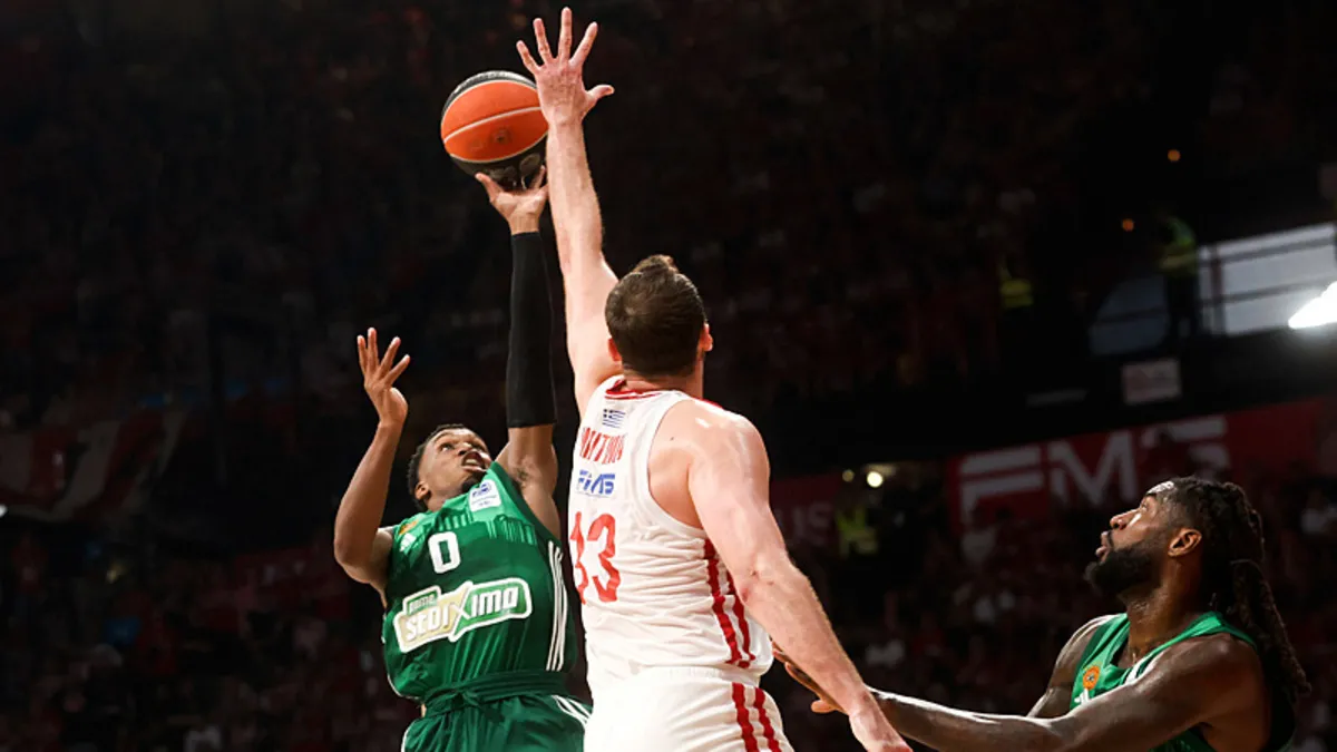 Panathinaikos forması giyen TJ Shorts