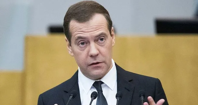 Medvedev’den tehdit gibi açıklama! İngiliz yetkililer, meşru askeri hedef olarak görülebilir