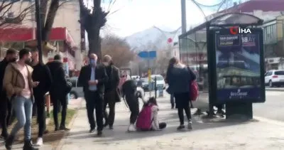 Erzincan’da liseli kızların kavgası sokak ortasındaki feci kavgası kamerada | Video