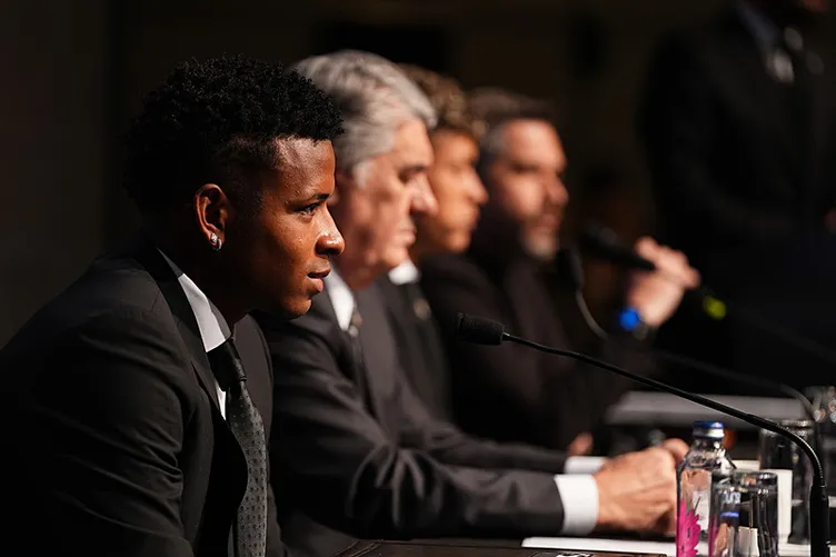 Son dakika haberi: Serdal Adalı’dan transfer sözleri! İki ismin geleceği belli oldu...