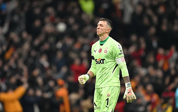 Son dakika haberi: Galatasaray’da Muslera’dan ayrılık açıklaması! Görüştüğü iki takımı duyurdu...