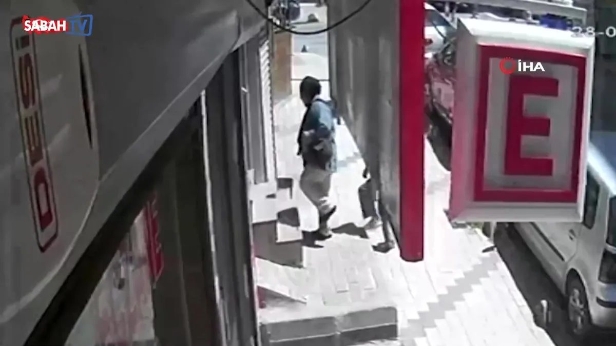 Evlere dadanan hırsızlar kamerada: 195 suç kaydı olduğu ortaya çıktı! Yakalanan 2 şüpheli tutuklandı | Video videosunu izle Evlere dadanan hırsızlar kamerada: 195 suç kaydı olduğu ortaya çıktı! Yakalanan 2 şüpheli tutuklandı | Video videosunu izle