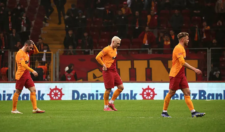 galatasaray-kabusu-yasiyor-en-kotu-sezon-1642412110650.jpg