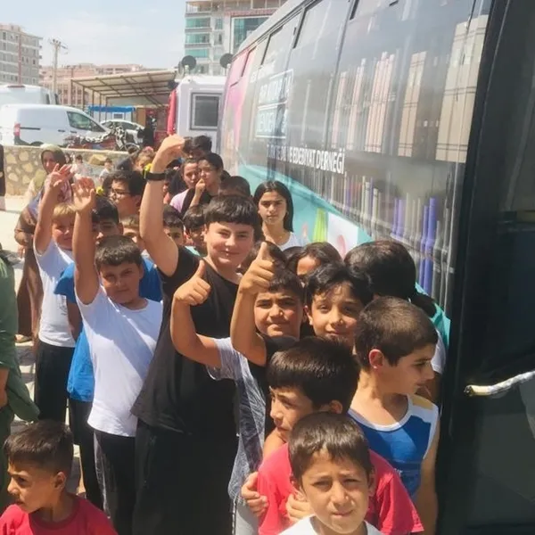 deremzede-cocuklar-gezici-kutuphanelere-yogun-ilgi-gosterdi-1692019523307.jpg