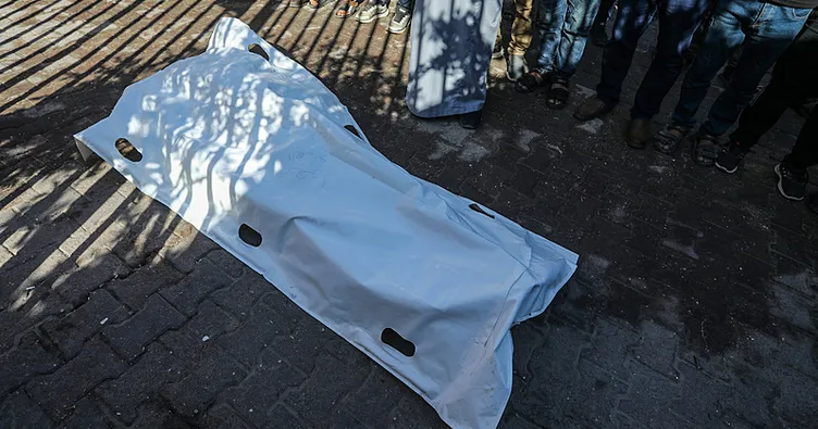 Katil İsrail yerinden edilenlerin çadırlarını vurdu: 1 ölü, 10 yaralı