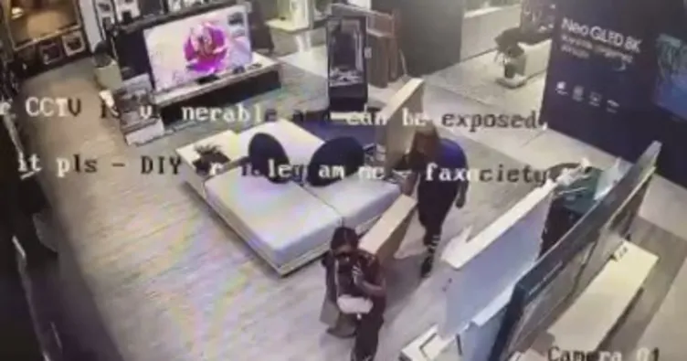 3 genç kız AVM’den televizyon çaldı