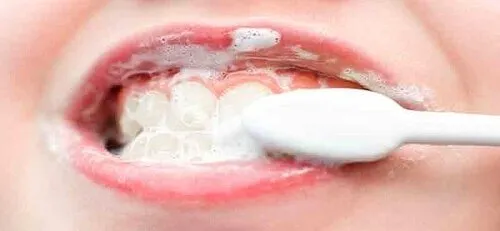 Zerdeçal ile doğal diş beyazlatma
