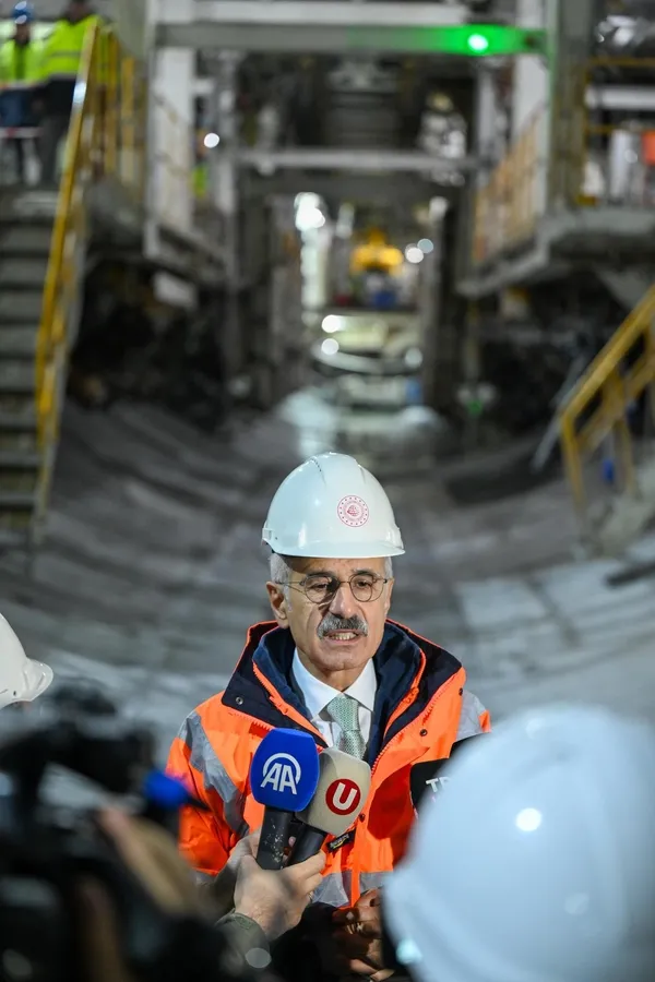 bakan-uraloglu-acikladi-sariyer-kilyos-tuneli-2026da-tamamlanacak-1767091498612.jpeg