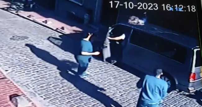 Beyoğlu’nda mucize kurtuluş: Bir baktım ki birisi düştü Beyoğlu’nda mucize kurtuluş: Bir baktım ki birisi düştü