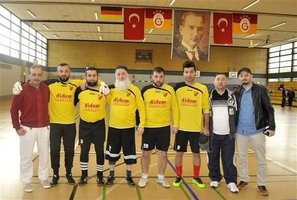 Ömer Şişmanoğlu’nun babasından futbol şov