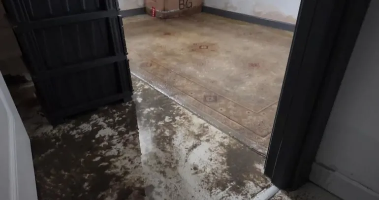 Beylikdüzü’nde sağanak nedeniyle 2 daireyi su bastı