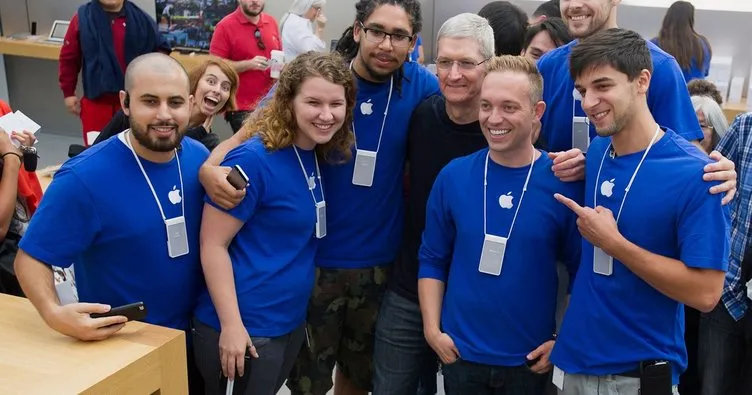 Apple çalışanlarından ilginç hareket! Tüm gün ayakta...
