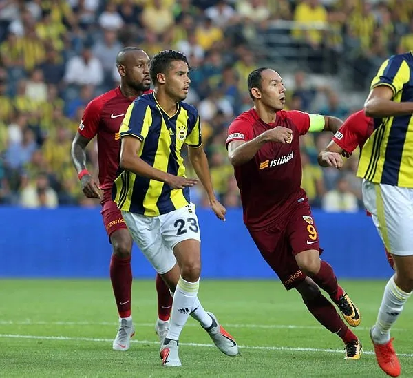 Son dakika Fenerbahçe transfer haberleri! Fenerbahçe’ye kiralık sol bek! Rıza Durmisi...