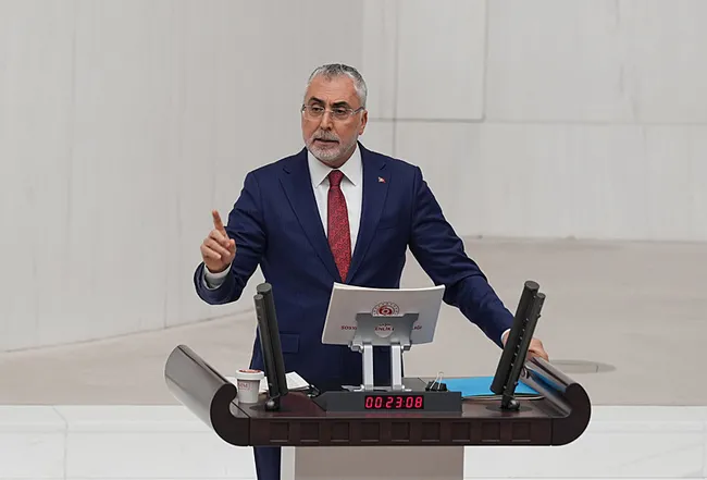 bakan-isikhandan-asgari-ucret-aciklamasi-calisanlarimizin-gelirlerini-enflasyona-ezdirmeyecegiz-1765998285895.jpg Bakan Işıkhan'dan asgari ücret açıklaması: