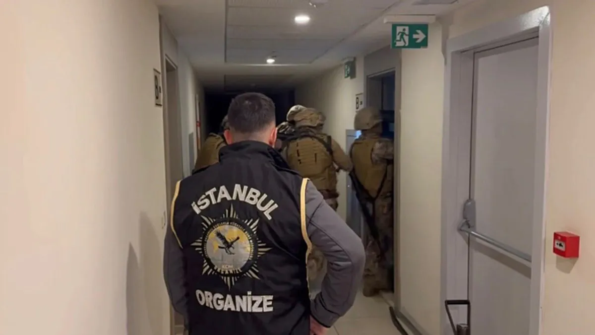 Karagümrük çetesine operasyon: 25 kişi tutuklandı! Karagümrük çetesine operasyon: 25 kişi tutuklandı!