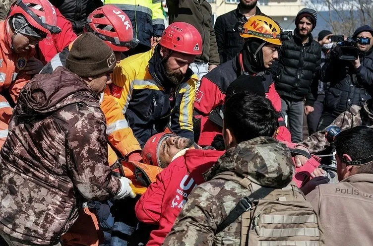 SON DAKİKA: Deprem’de 90. saat mucizesi! 10 günlük Yağız bebek ve annesi herkesi ağlattı