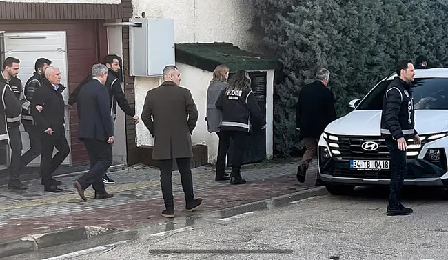SON DAKİKA... Bursa Büyükşehir Belediyesi'ne rüşvet ve yolsuzluk operasyonu! Mustafa Bozbey gözaltına alındı: Dikkat çeken 'örgüt lideri' detayı