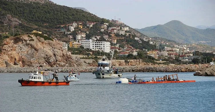 Alanya’da batan tur teknesi sudan çıkarıldı