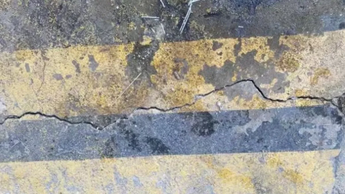 İnşaat çalışmaları nedeniyle kolonlarında patlama, zeminde kayma ve çatlak meydana gelen binayı kiracı boşalttı İnşaat çalışmaları nedeniyle kolonlarında patlama, zeminde kayma ve çatlak meydana gelen binayı kiracı boşalttı