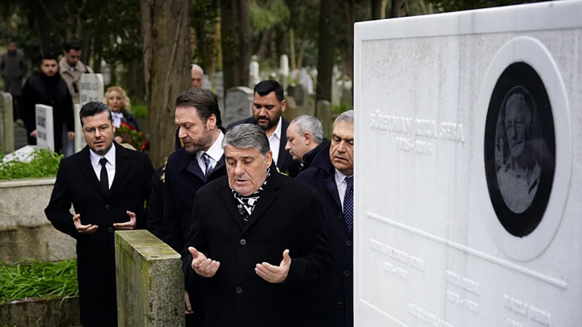 Serdal Adalı’dan Süleyman Seba’nın kabrine ziyaret! Serdal Adalı’dan Süleyman Seba’nın kabrine ziyaret!