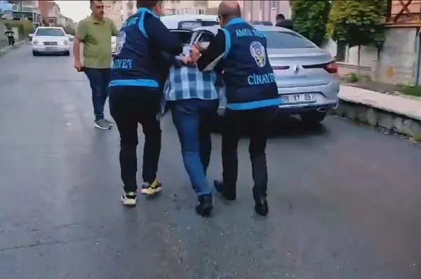 bakan-gurlek-sosyal-medya-hesabindan-acikladi-kayseride-3-yil-once-mezarlikta-oldurulen-fehmi-lupun-katili-yak-1791033858316.jpg