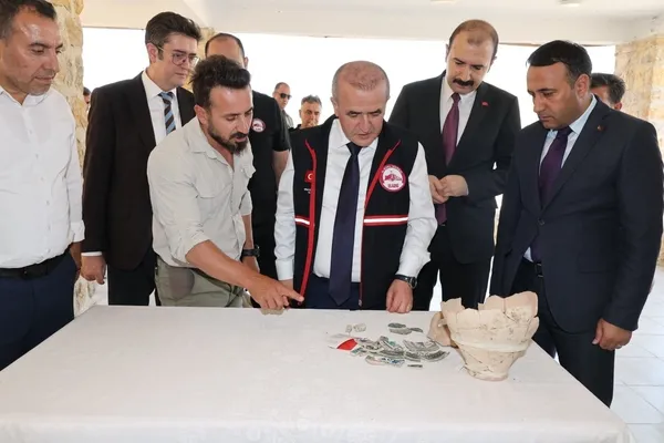 dogunun-efesi-palu-kalesinde-binlerce-yillik-miras-gun-yuzune-cikiyor-1785417547654.jpg