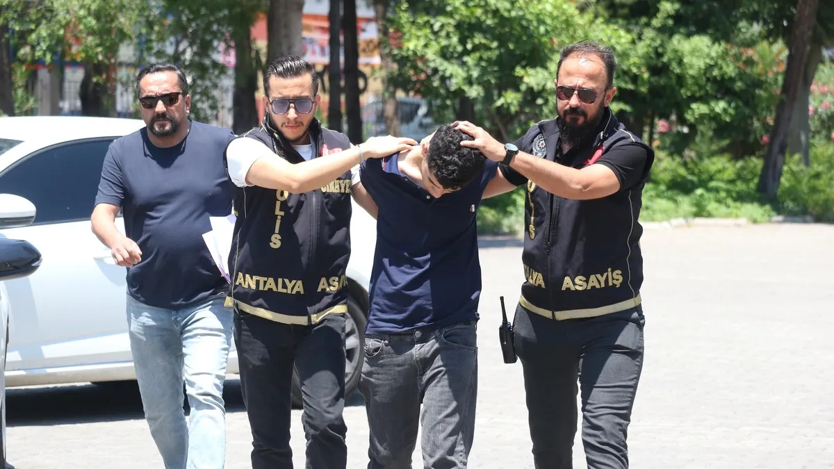 ‘İçine şeytan girdi’ deyip, boğmaya kalkıştığı ablası 9 gün sonra öldü ‘İçine şeytan girdi’ deyip, boğmaya kalkıştığı ablası 9 gün sonra öldü