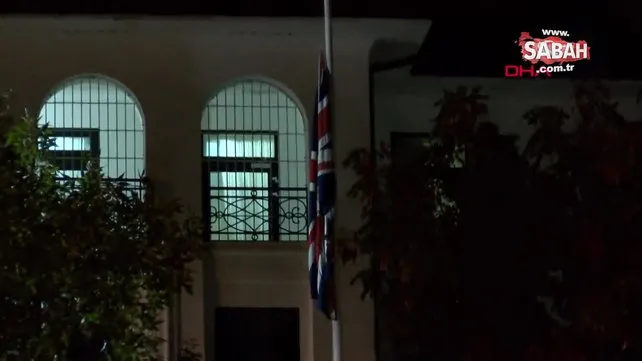 Kraliçe Elizabeth'in vefatının ardından İngiltere Büyükelçiliği'nde bayrak yarıya indirildi | Video