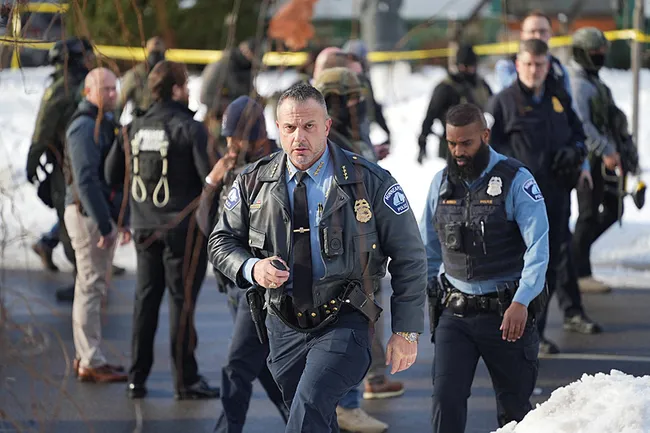 abdde-skandal-operasyon-ice-polisleri-yanlislikla-abd-vatandasi-kadini-oldurdu-1767819083857.jpg ABD'de ICE polislerine tepkiler büyüyor: Polis kendi vatandaşını vurdu!
