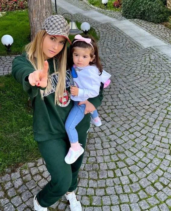 Mehmet Ali Erbil’in biricik torunu Elisa büyüdü okullu oluyor! Mehmet Ali Erbil paylaştı Elisa’ya Maşallah yorumları yağdı!