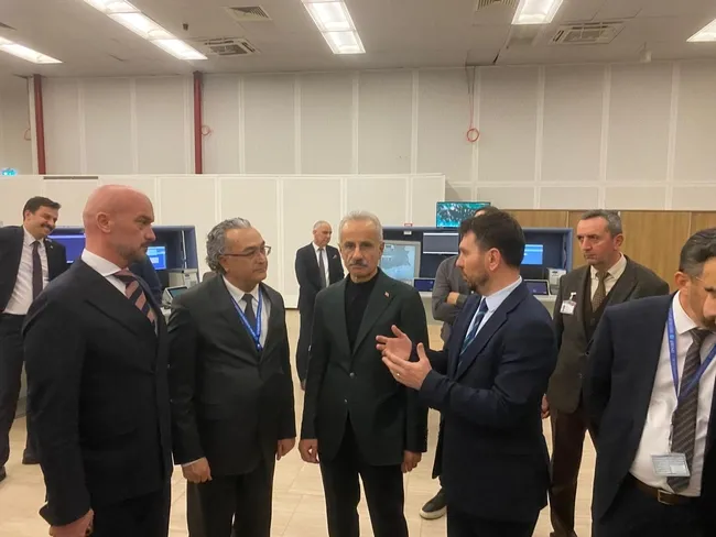 bakan-uralogludan-ucus-trafigi-aciklamasi-8-kez-rekor-kirdik-1767208032821.jpg Bakan Uraloğlu'dan uçuş trafiği açıklaması: