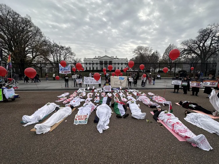 Dünya Gazze için ayakta! Beyaz Saray önünde 'Ölüm' protestosu....