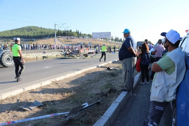Son dakika: Manisa'da korkunç kaza! 2 ölü, 10 yaralı...