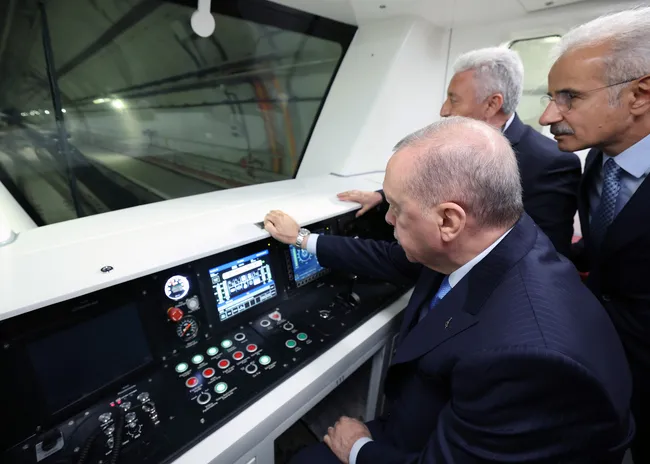 baskan-erdogan-halkali-istanbul-havalimani-metro-hattinda-yolculuk-yapti-mujdeyi-verdi-31-temmuza-kadar-ucrets-1781873297800.jpg (2048×1461)