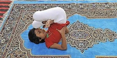 6 yaşında yoga öğretmeni...