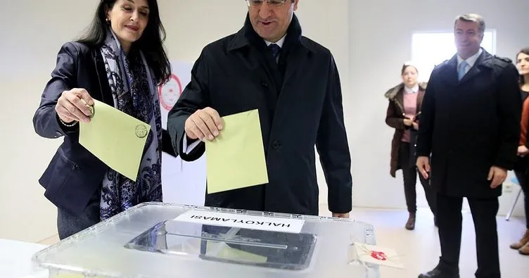 Fransa’da Türk vatandaşları oy kullanmaya başladı