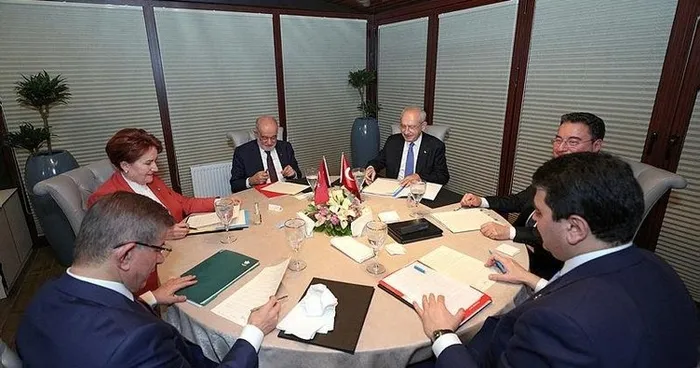 muharrem-inceden-6li-ittifaka-ince-gonderme-kimde-toplaniyorlarsa-birer-ceyrek-versinler-1650026332312.jpg Muharrem İnce'den 6'lı ittifaka ince gönderme: Kimde toplanıyorlarsa birer çeyrek versinler...