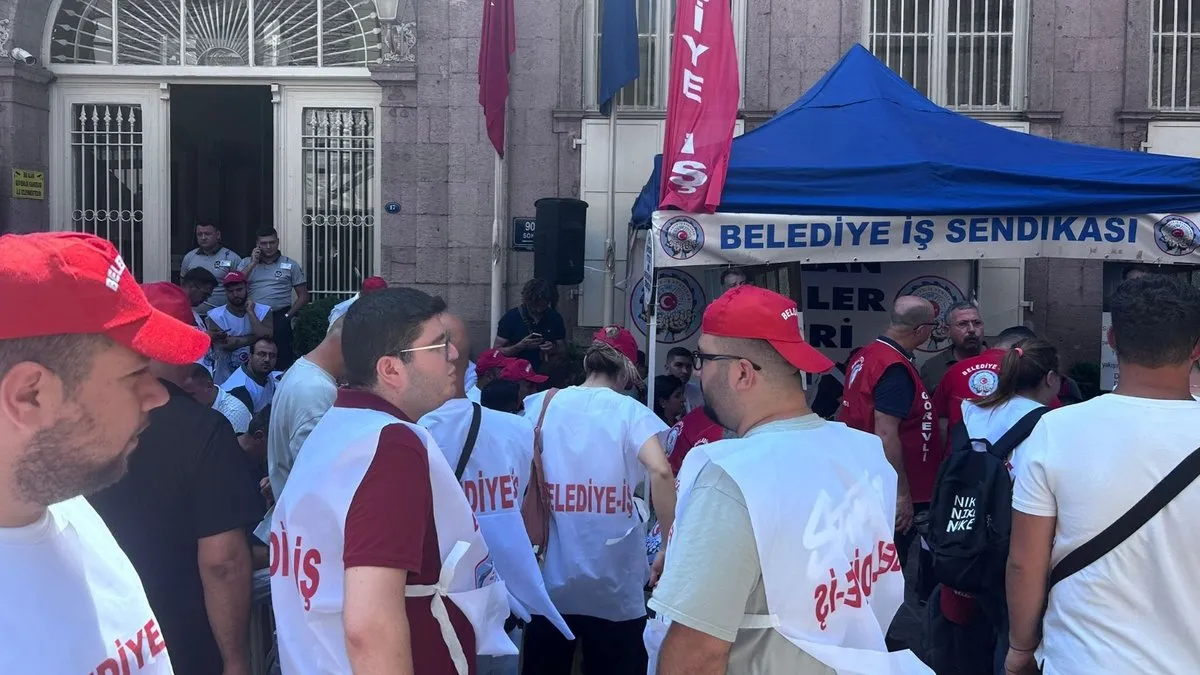 İzBB’de işten atılan işçiler çadır kurdu